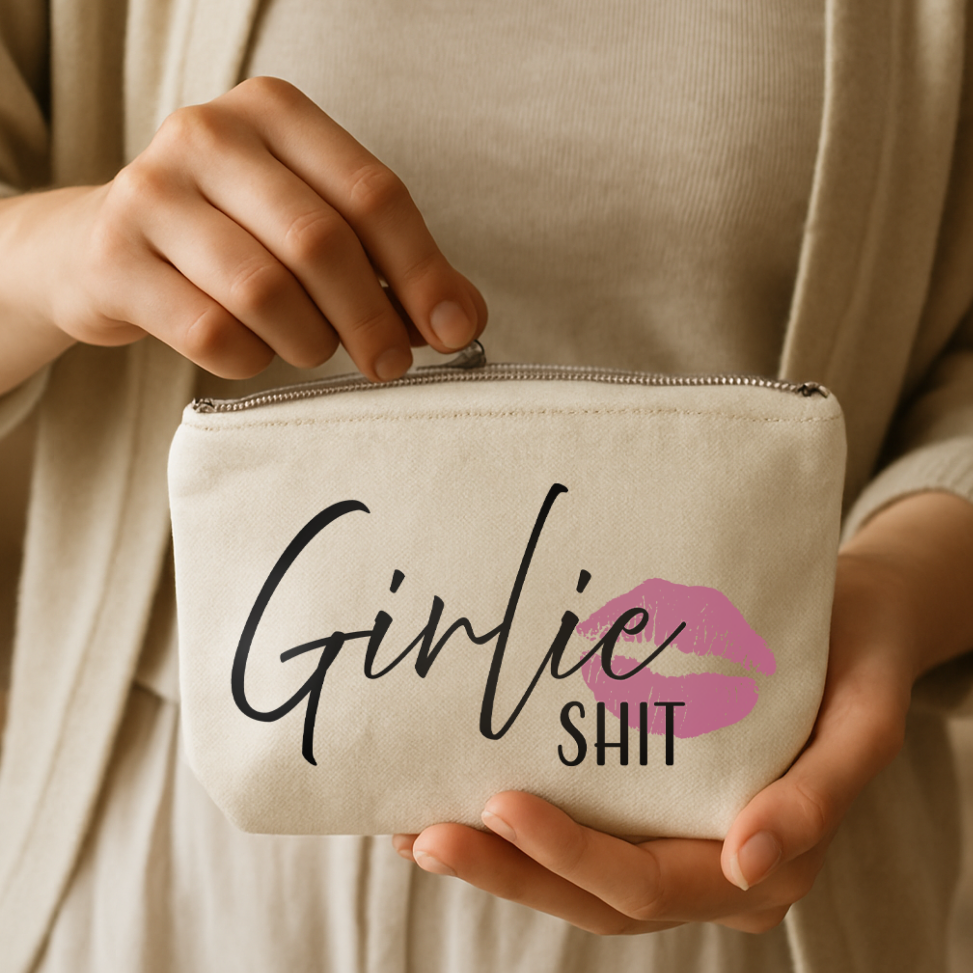 Zipper-Bag „Kate“ → Aufdruck: Girlie Shit