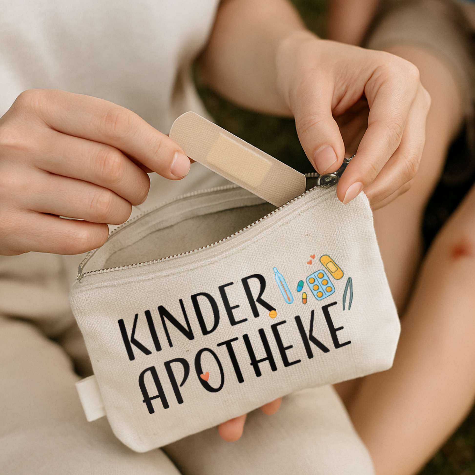 Zipper-Bag „Kate“ → Aufdruck: Kinder Apotheke