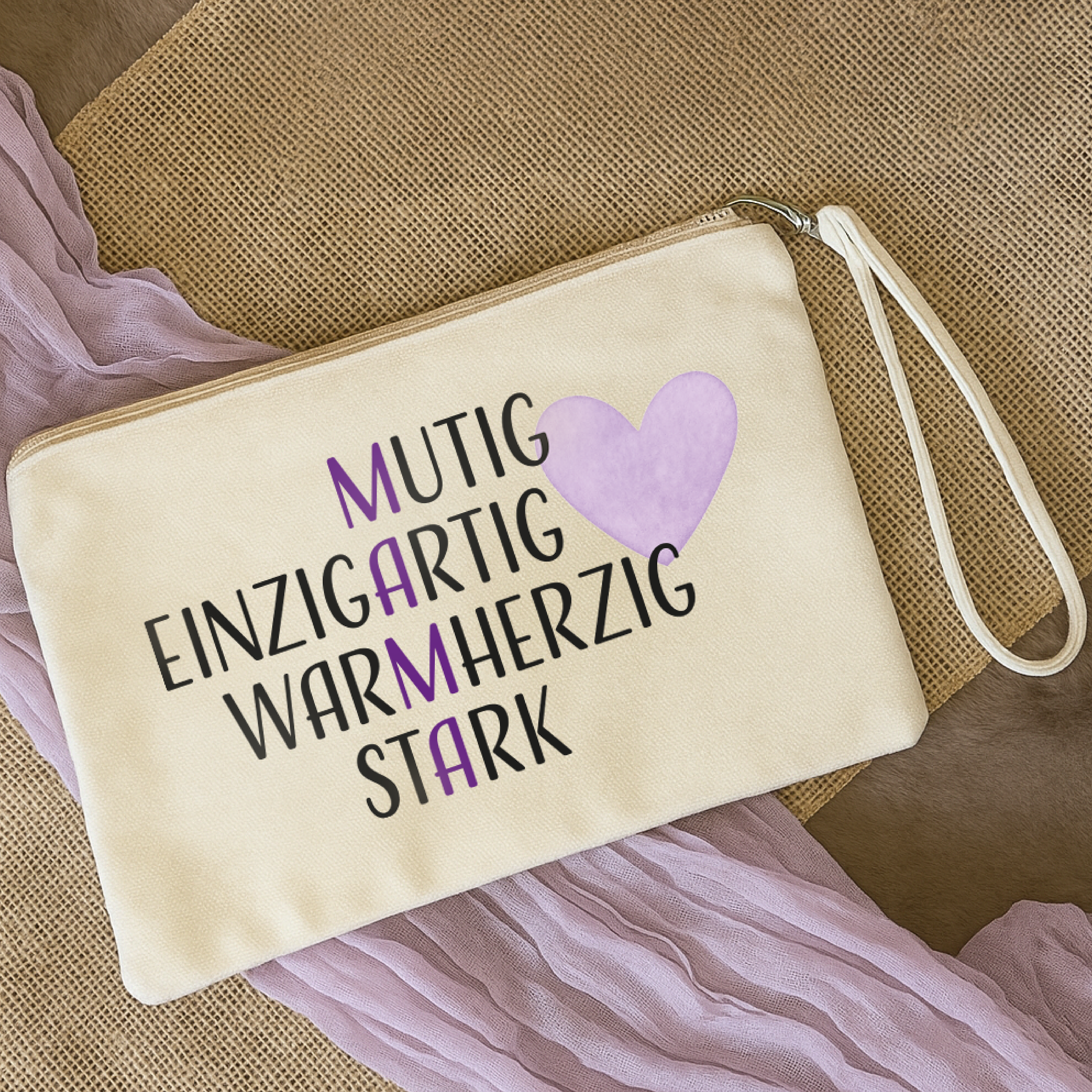 Zipper-Bag „Lala“ → Aufdruck: Mama-Eigenschaften